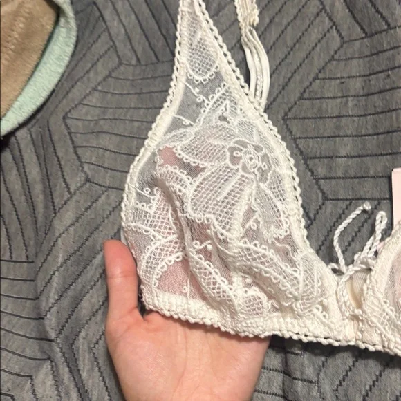 Victoria's Secret sheer lace bralette - Picture 2 of 4